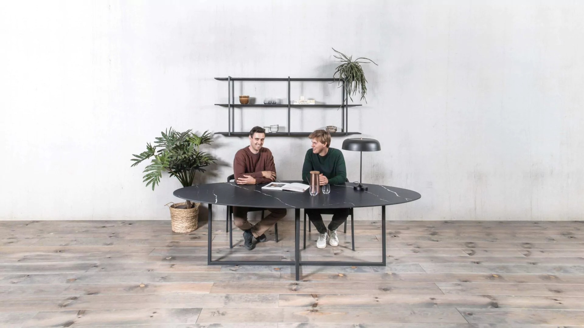 Sylvester en Jonas van Unit14 over de Gentse azalea